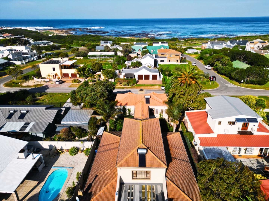 6 Bedroom Property for Sale in Sandbaai Western Cape